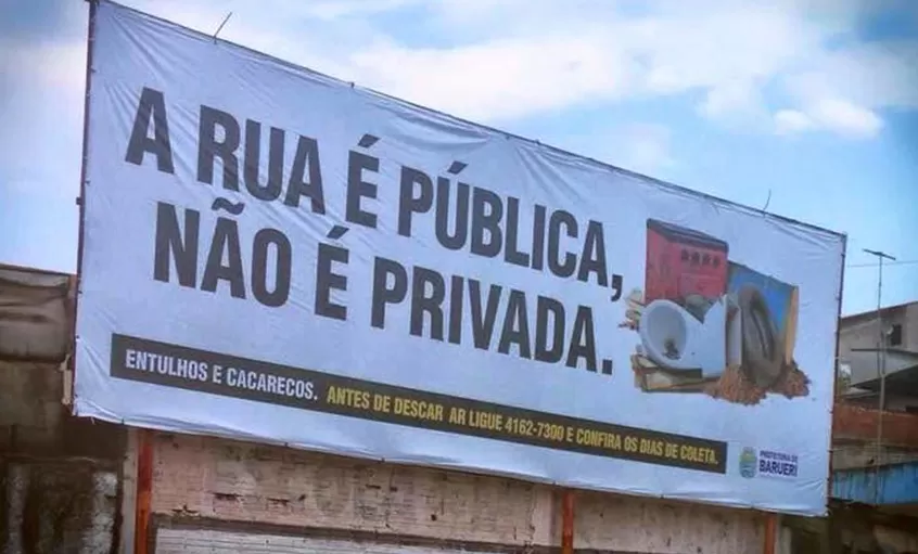 A rua é publica, não é privada.